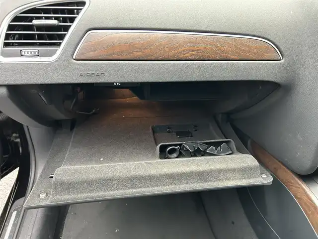 アウディ Ａ４ アバント 2．0 TFSI 福島県 2013(平25)年 7万km 黒 純正ナビゲーション/・フルセグTV/SD/BT/CD/DVD/FM/AM/・バックカメラ/・前後ドライブレコーダー/ビルトインETC/レザーシート/・D+N席パワーシート/・D+N席シートヒーター/革張りステアリング/・ステアリングスイッチ/シガーライター/電子パーキング/コーナーセンサー/アイドリングストップ/横滑り防止装置/プッシュスタート/・スマートキー/電動格納ミラー/・ウィンカーミラー/LEDヘッドライト/・オートライト/・フォグランプ/フロアマット