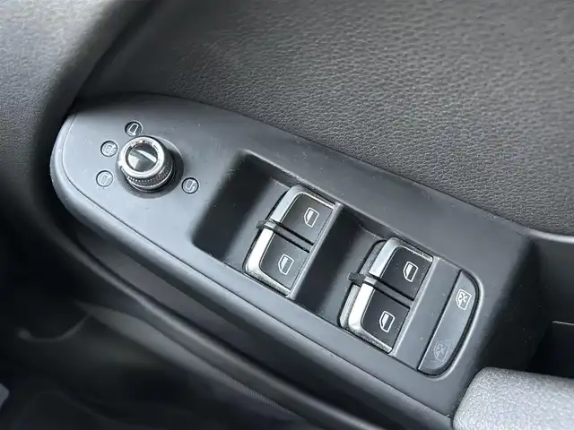 アウディ Ａ４ アバント 2．0 TFSI 福島県 2013(平25)年 7万km 黒 純正ナビゲーション/・フルセグTV/SD/BT/CD/DVD/FM/AM/・バックカメラ/・前後ドライブレコーダー/ビルトインETC/レザーシート/・D+N席パワーシート/・D+N席シートヒーター/革張りステアリング/・ステアリングスイッチ/シガーライター/電子パーキング/コーナーセンサー/アイドリングストップ/横滑り防止装置/プッシュスタート/・スマートキー/電動格納ミラー/・ウィンカーミラー/LEDヘッドライト/・オートライト/・フォグランプ/フロアマット