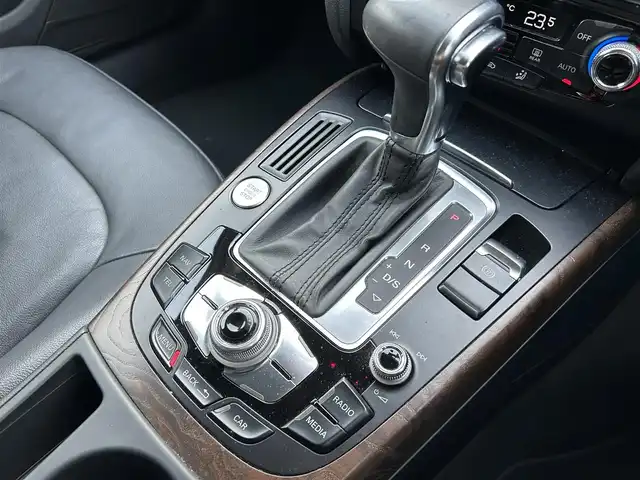 アウディ Ａ４ アバント 2．0 TFSI 福島県 2013(平25)年 7万km 黒 純正ナビゲーション/・フルセグTV/SD/BT/CD/DVD/FM/AM/・バックカメラ/・前後ドライブレコーダー/ビルトインETC/レザーシート/・D+N席パワーシート/・D+N席シートヒーター/革張りステアリング/・ステアリングスイッチ/シガーライター/電子パーキング/コーナーセンサー/アイドリングストップ/横滑り防止装置/プッシュスタート/・スマートキー/電動格納ミラー/・ウィンカーミラー/LEDヘッドライト/・オートライト/・フォグランプ/フロアマット