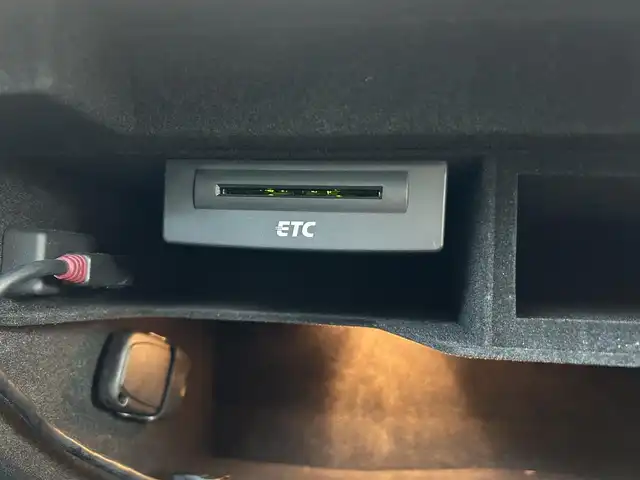 アウディ Ａ４ アバント 2．0 TFSI 福島県 2013(平25)年 7万km 黒 純正ナビゲーション/・フルセグTV/SD/BT/CD/DVD/FM/AM/・バックカメラ/・前後ドライブレコーダー/ビルトインETC/レザーシート/・D+N席パワーシート/・D+N席シートヒーター/革張りステアリング/・ステアリングスイッチ/シガーライター/電子パーキング/コーナーセンサー/アイドリングストップ/横滑り防止装置/プッシュスタート/・スマートキー/電動格納ミラー/・ウィンカーミラー/LEDヘッドライト/・オートライト/・フォグランプ/フロアマット