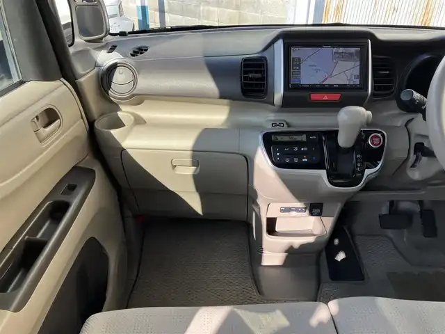 ホンダ Ｎ ＢＯＸ G Lパッケージ 三重県 2016(平28)年 8.8万km プレミアムホワイトパールⅡ ♪ワンオーナー/♪車検 令和9年11月29日迄/社外ナビ/　・ＴＶ/　・ＣＤ/SD再生/　・ラジオ/　・バックカメラ/スマートキー/プッシュスタート/パワースライドドア/ビルトインETC/後席サンシェード付き/ステアリングスイッチ/電動格納ミラー/ウィンカーミラー/フロアマット/ライトレベリング/プライバシーガラス/横滑り防止機能