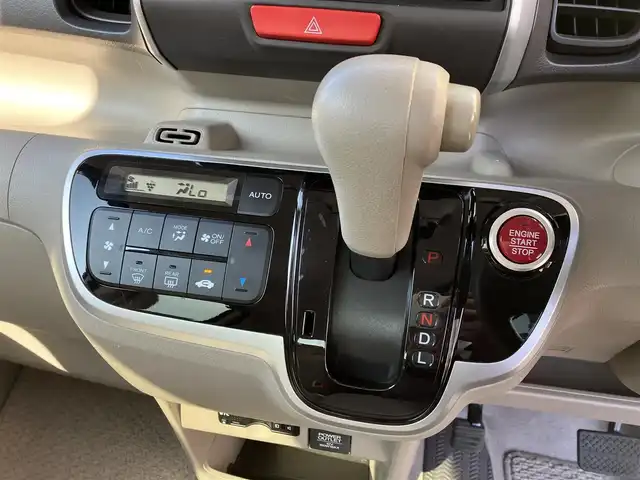 ホンダ Ｎ ＢＯＸ G Lパッケージ 三重県 2016(平28)年 8.8万km プレミアムホワイトパールⅡ ♪ワンオーナー/♪車検 令和9年11月29日迄/社外ナビ/　・ＴＶ/　・ＣＤ/SD再生/　・ラジオ/　・バックカメラ/スマートキー/プッシュスタート/パワースライドドア/ビルトインETC/後席サンシェード付き/ステアリングスイッチ/電動格納ミラー/ウィンカーミラー/フロアマット/ライトレベリング/プライバシーガラス/横滑り防止機能