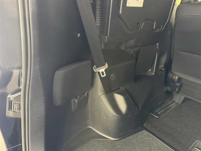 トヨタ ヴォクシー ZS 煌 大阪府 2018(平30)年 5.3万km ブラック ガソリン/FF/MTモード付インパネCVT/純正 10型ナビ NSZN-Z66T/　・（AM/FM/CD/DVD/SD/SDREC/TV/Bluetooth）/バックカメラ/両側パワースライドドア/ETC/Toyota Safety Sense/・プリクラッシュセーフティ［PCS］/・レーンディパーチャーアラート［LDA］/・オートハイビーム［AHB］/・先行車発進告知機能/装備/・クルーズコントロール/・オートライト機能/・LEDヘッドライト/・LEDフロントフォグライト/・後席オートエアコン/・USB充電ジャック/・純正16inAW/・プッシュスタート/・スマートキーシステム