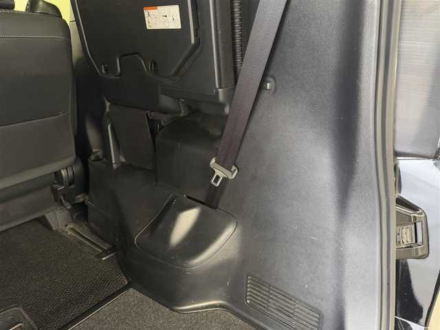 トヨタ ヴォクシー ZS 煌 大阪府 2018(平30)年 5.3万km ブラック ガソリン/FF/MTモード付インパネCVT/純正 10型ナビ NSZN-Z66T/　・（AM/FM/CD/DVD/SD/SDREC/TV/Bluetooth）/バックカメラ/両側パワースライドドア/ETC/Toyota Safety Sense/・プリクラッシュセーフティ［PCS］/・レーンディパーチャーアラート［LDA］/・オートハイビーム［AHB］/・先行車発進告知機能/装備/・クルーズコントロール/・オートライト機能/・LEDヘッドライト/・LEDフロントフォグライト/・後席オートエアコン/・USB充電ジャック/・純正16inAW/・プッシュスタート/・スマートキーシステム