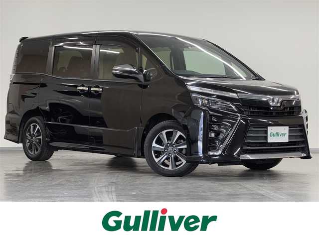 トヨタ ヴォクシー ZS 煌 大阪府 2018(平30)年 5.3万km ブラック ガソリン/FF/MTモード付インパネCVT/純正 10型ナビ NSZN-Z66T/　・（AM/FM/CD/DVD/SD/SDREC/TV/Bluetooth）/バックカメラ/両側パワースライドドア/ETC/Toyota Safety Sense/・プリクラッシュセーフティ［PCS］/・レーンディパーチャーアラート［LDA］/・オートハイビーム［AHB］/・先行車発進告知機能/装備/・クルーズコントロール/・オートライト機能/・LEDヘッドライト/・LEDフロントフォグライト/・後席オートエアコン/・USB充電ジャック/・純正16inAW/・プッシュスタート/・スマートキーシステム