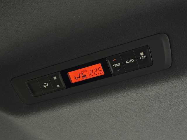 トヨタ ヴォクシー ZS 煌 大阪府 2018(平30)年 5.3万km ブラック ガソリン/FF/MTモード付インパネCVT/純正 10型ナビ NSZN-Z66T/　・（AM/FM/CD/DVD/SD/SDREC/TV/Bluetooth）/バックカメラ/両側パワースライドドア/ETC/Toyota Safety Sense/・プリクラッシュセーフティ［PCS］/・レーンディパーチャーアラート［LDA］/・オートハイビーム［AHB］/・先行車発進告知機能/装備/・クルーズコントロール/・オートライト機能/・LEDヘッドライト/・LEDフロントフォグライト/・後席オートエアコン/・USB充電ジャック/・純正16inAW/・プッシュスタート/・スマートキーシステム