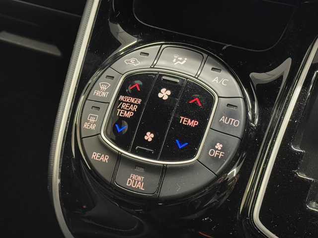 トヨタ ヴォクシー ZS 煌 大阪府 2018(平30)年 5.3万km ブラック ガソリン/FF/MTモード付インパネCVT/純正 10型ナビ NSZN-Z66T/　・（AM/FM/CD/DVD/SD/SDREC/TV/Bluetooth）/バックカメラ/両側パワースライドドア/ETC/Toyota Safety Sense/・プリクラッシュセーフティ［PCS］/・レーンディパーチャーアラート［LDA］/・オートハイビーム［AHB］/・先行車発進告知機能/装備/・クルーズコントロール/・オートライト機能/・LEDヘッドライト/・LEDフロントフォグライト/・後席オートエアコン/・USB充電ジャック/・純正16inAW/・プッシュスタート/・スマートキーシステム