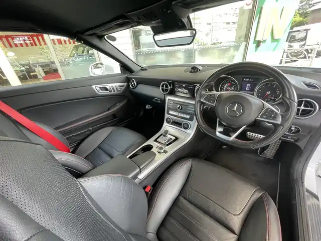 メルセデス・ベンツ ＳＬＣ１８０ スポーツ 東京都 2016(平28)年 2.6万km ポーラホワイト 外部検査済み/レーダーセーフティパッケージ/レッドステッチ入黒本革シート/・パワーシート/シートヒーター（全席）/COMANDシステム/・フルセグTV/DVD/Bluetoothオーディオ/・USBオーディオ/AndroidAuto/Apple CarPlay/バックカメラ/純正18インチAW/ビルトインETC/取扱説明書/保証書/スペアキー1本
