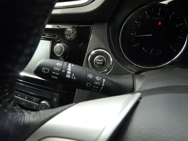 日産 エクストレイル 20X エマージェンシーブレーキ 千葉県 2014(平26)年 4.4万km ブリリアントシルバー 225/65R17/エマージェンシーブレーキ/カブロンシート/前席シートヒーター/純正SDナビ/地デジT/【DVD/CD再生機能　Bluetooth接続】/アラウンドビューモニター/ドライブレコーダー（前後撮影）/革巻きステアリング/ETC/ウインカーミラー/コーナーセンサー/純正17インチアルミホイル/インテリジェントキー