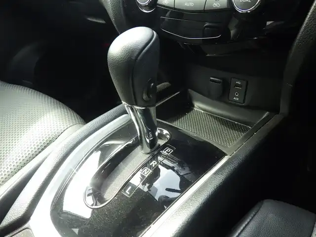 日産 エクストレイル 20X エマージェンシーブレーキ 千葉県 2014(平26)年 4.4万km ブリリアントシルバー 225/65R17/エマージェンシーブレーキ/カブロンシート/前席シートヒーター/純正SDナビ/地デジT/【DVD/CD再生機能　Bluetooth接続】/アラウンドビューモニター/ドライブレコーダー（前後撮影）/革巻きステアリング/ETC/ウインカーミラー/コーナーセンサー/純正17インチアルミホイル/インテリジェントキー