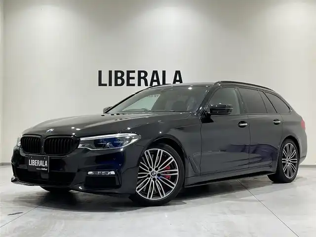 ＢＭＷ ５２３ｄ ツーリング Mスポーツ 熊本県 2018(平30)年 6万km サファイアブラックP ・スマートキー/・プッシュスタート/・パノラマサンルーフ/・インテリジェントセーフティ/・注意喚起アシスタント/・PDC自動起動/・アクティブPDC緊急ブレーキ/・パーキングアシスト/・前席パワーシート/・純正HDDナビ/　【DVD・Bluetooth・USB・MSV・AppleCarPlay】/・harman/kardonサウンドシステム/・フルセグTV/・全方位カメラ/・ETC/・ヘッドアップディスプレイ/・Mperformanceブラックキドニーグリル/・Mperformanceサイドエクステンション・/・Mperformanceスポーツブレーキシステム/・社外リアディフューザー/・LEDヘッドランプ/・LEDフォグランプ/・純正マット