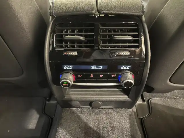 ＢＭＷ ５２３ｄ ツーリング Mスポーツ 熊本県 2018(平30)年 6万km サファイアブラックP ・スマートキー/・プッシュスタート/・パノラマサンルーフ/・インテリジェントセーフティ/・注意喚起アシスタント/・PDC自動起動/・アクティブPDC緊急ブレーキ/・パーキングアシスト/・前席パワーシート/・純正HDDナビ/　【DVD・Bluetooth・USB・MSV・AppleCarPlay】/・harman/kardonサウンドシステム/・フルセグTV/・全方位カメラ/・ETC/・ヘッドアップディスプレイ/・Mperformanceブラックキドニーグリル/・Mperformanceサイドエクステンション・/・Mperformanceスポーツブレーキシステム/・社外リアディフューザー/・LEDヘッドランプ/・LEDフォグランプ/・純正マット