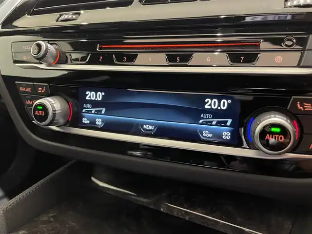 ＢＭＷ ５２３ｄ ツーリング Mスポーツ 熊本県 2018(平30)年 6万km サファイアブラックP ・スマートキー/・プッシュスタート/・パノラマサンルーフ/・インテリジェントセーフティ/・注意喚起アシスタント/・PDC自動起動/・アクティブPDC緊急ブレーキ/・パーキングアシスト/・前席パワーシート/・純正HDDナビ/　【DVD・Bluetooth・USB・MSV・AppleCarPlay】/・harman/kardonサウンドシステム/・フルセグTV/・全方位カメラ/・ETC/・ヘッドアップディスプレイ/・Mperformanceブラックキドニーグリル/・Mperformanceサイドエクステンション・/・Mperformanceスポーツブレーキシステム/・社外リアディフューザー/・LEDヘッドランプ/・LEDフォグランプ/・純正マット