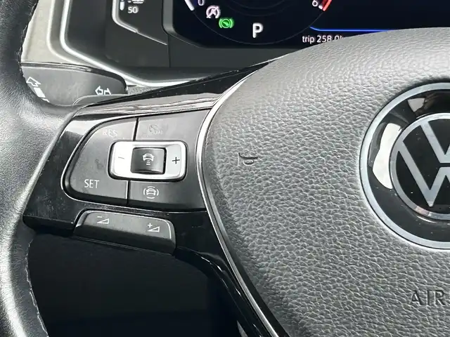 フォルクスワーゲン ＶＷ Ｔ－ロック TDI スタイル デザインPKG 福岡県 2021(令3)年 6.6万km ピュアホワイト 純正ナビ/(BT/USB)/Apple car play/AndroidAuto/Mirror Link/バックカメラ/ETC2.0/ACC/BSM/フロントアシスト/レーンアシスト/オートホールド/革巻きステアリング/パドルシフト/ステアリングスイッチ/LEDヘッドライト/オートライト/フォグライト前後/電動リヤゲート/純正フロアマット/純正17AW