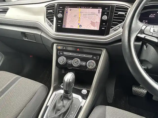 フォルクスワーゲン ＶＷ Ｔ－ロック TDI スタイル デザインPKG 福岡県 2021(令3)年 6.6万km ピュアホワイト 純正ナビ/(BT/USB)/Apple car play/AndroidAuto/Mirror Link/バックカメラ/ETC2.0/ACC/BSM/フロントアシスト/レーンアシスト/オートホールド/革巻きステアリング/パドルシフト/ステアリングスイッチ/LEDヘッドライト/オートライト/フォグライト前後/電動リヤゲート/純正フロアマット/純正17AW