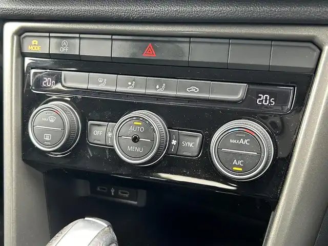 フォルクスワーゲン ＶＷ Ｔ－ロック TDI スタイル デザインPKG 福岡県 2021(令3)年 6.6万km ピュアホワイト 純正ナビ/(BT/USB)/Apple car play/AndroidAuto/Mirror Link/バックカメラ/ETC2.0/ACC/BSM/フロントアシスト/レーンアシスト/オートホールド/革巻きステアリング/パドルシフト/ステアリングスイッチ/LEDヘッドライト/オートライト/フォグライト前後/電動リヤゲート/純正フロアマット/純正17AW