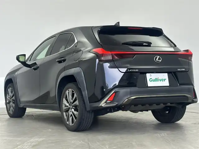 レクサス ＵＸ 200 Fスポーツ 愛知県 2019(令1)年 8.2万km グラファイトブラックガラスフレーク ワンオーナー　/ナビ　/全方位カメラ　/レザーシート　/ＨＵＤ　/ＢＳＭ　/シートヒーター　/パワーシート　/ステアリングヒーター　/パドルシフト　/ドラレコ　/ＥＴＣ２．０　/ＵＳＢ　/ＡＵＸ　/アルミホイール　/カードキー有