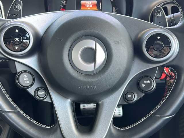 スマート ＭＣＣ スマート フォーツーカブリオ BRABUSスポーツ 埼玉県 2018(平30)年 2万km ラリーレッド ハーフレザー/社外ディスプレイオーディオ/　Bluetooth/USB/spotify/ipod/クルーズコントロール/レーンキーピングアシスト/前面衝突警告/パーキングアシスト(ソナー)/バックカメラ/前席シートヒーター/社外前方ドライブレコーダー(DRV-C750)/BRABASフロアマット/BRABASエアロ/BRABAS17インチAW/BRABASパーキングブレーキハンド/社外Rockfordスピーカー/2本出しマフラー/パドルシフト/LEDヘッドライト/LEDテールランプ/ETC/リモコンキー