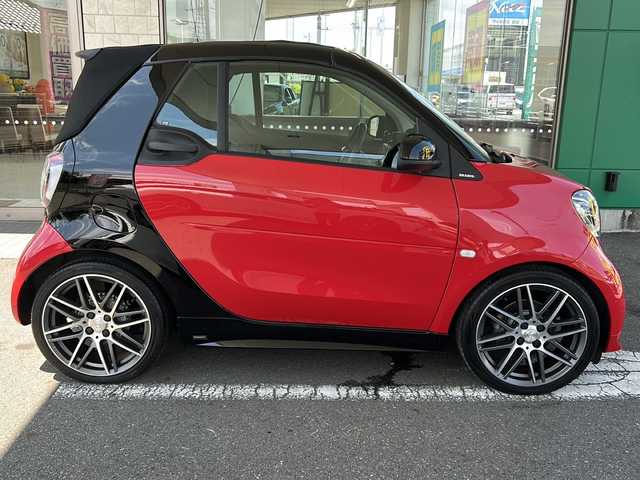 スマート ＭＣＣ スマート フォーツーカブリオ BRABUSスポーツ 埼玉県 2018(平30)年 2万km ラリーレッド ハーフレザー/社外ディスプレイオーディオ/　Bluetooth/USB/spotify/ipod/クルーズコントロール/レーンキーピングアシスト/前面衝突警告/パーキングアシスト(ソナー)/バックカメラ/前席シートヒーター/社外前方ドライブレコーダー(DRV-C750)/BRABASフロアマット/BRABASエアロ/BRABAS17インチAW/BRABASパーキングブレーキハンド/社外Rockfordスピーカー/2本出しマフラー/パドルシフト/LEDヘッドライト/LEDテールランプ/ETC/リモコンキー