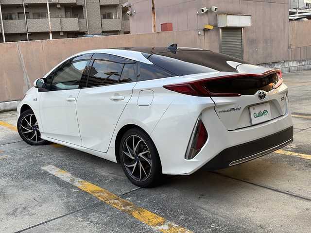 トヨタ プリウス ＰＨＶ S 広島県 2017(平29)年 12万km ホワイトパールクリスタルシャイン 禁煙/純正９型ナビ（NSZT-Y66T）/バックカメラ/前後ドラレコ/ステアヒーター/シートヒーター前席/シートカバー/ルーフ太陽光パネル/スマートキー