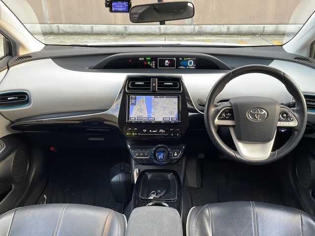 トヨタ プリウス ＰＨＶ S 広島県 2017(平29)年 12万km ホワイトパールクリスタルシャイン 禁煙/純正９型ナビ（NSZT-Y66T）/バックカメラ/前後ドラレコ/ステアヒーター/シートヒーター前席/シートカバー/ルーフ太陽光パネル/スマートキー