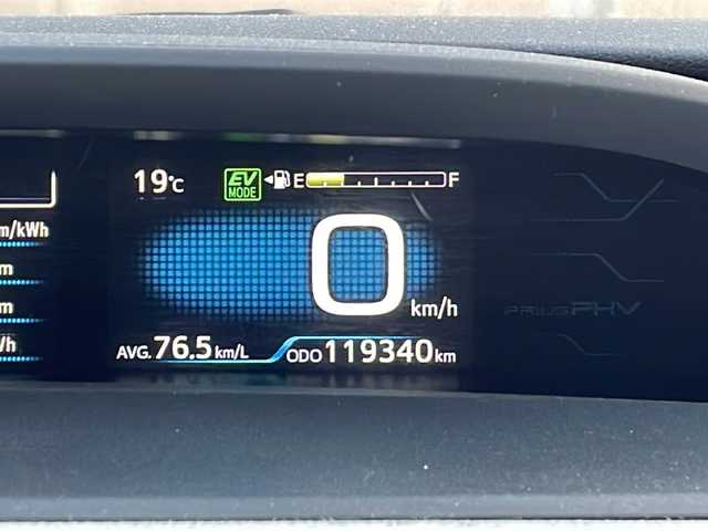 トヨタ プリウス ＰＨＶ S 広島県 2017(平29)年 12万km ホワイトパールクリスタルシャイン 禁煙/純正９型ナビ（NSZT-Y66T）/バックカメラ/前後ドラレコ/ステアヒーター/シートヒーター前席/シートカバー/ルーフ太陽光パネル/スマートキー