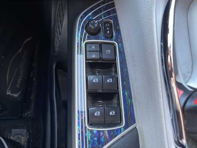 トヨタ プリウス ＰＨＶ S 広島県 2017(平29)年 12万km ホワイトパールクリスタルシャイン 禁煙/純正９型ナビ（NSZT-Y66T）/バックカメラ/前後ドラレコ/ステアヒーター/シートヒーター前席/シートカバー/ルーフ太陽光パネル/スマートキー