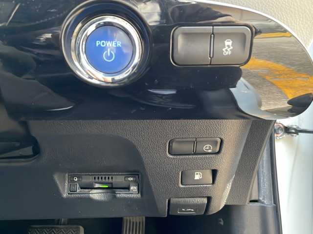 トヨタ プリウス ＰＨＶ S 広島県 2017(平29)年 12万km ホワイトパールクリスタルシャイン 禁煙/純正９型ナビ（NSZT-Y66T）/バックカメラ/前後ドラレコ/ステアヒーター/シートヒーター前席/シートカバー/ルーフ太陽光パネル/スマートキー