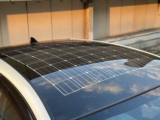 トヨタ プリウス ＰＨＶ S 広島県 2017(平29)年 12万km ホワイトパールクリスタルシャイン 禁煙/純正９型ナビ（NSZT-Y66T）/バックカメラ/前後ドラレコ/ステアヒーター/シートヒーター前席/シートカバー/ルーフ太陽光パネル/スマートキー