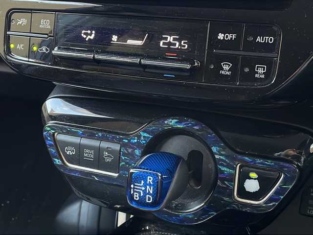 トヨタ プリウス ＰＨＶ S 広島県 2017(平29)年 12万km ホワイトパールクリスタルシャイン 禁煙/純正９型ナビ（NSZT-Y66T）/バックカメラ/前後ドラレコ/ステアヒーター/シートヒーター前席/シートカバー/ルーフ太陽光パネル/スマートキー