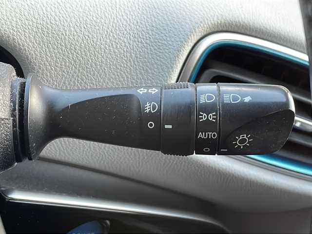 トヨタ プリウス ＰＨＶ S 広島県 2017(平29)年 12万km ホワイトパールクリスタルシャイン 禁煙/純正９型ナビ（NSZT-Y66T）/バックカメラ/前後ドラレコ/ステアヒーター/シートヒーター前席/シートカバー/ルーフ太陽光パネル/スマートキー