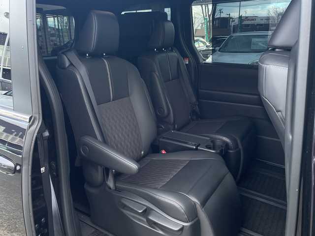 トヨタ ノア ハイブリッド S－Z 宮城県 2024(令6)年 3.5万km スパークリングブラックパールクリスタルシャイン ワンオーナー/快適利便パッケージ/モデリスタフルエアロ/純正ナビ/ＣＤ／ＤＶＤ／ＦＭ／ＡＭ／Ｂｌｕｅｔｏｏｔｈ／ＵＳＢ/Ｍｉｒａｃａｓｔ/レーダークルーズコントロール/ブラインドスポットモニター/ヘッドアップディスプレイ/ブレーキホールド/横滑り防止装置/オートハイビーム/ハンドルヒーター/nanoe-X/デジタルインナーミラー/純正フリップダウンモニター/純正ドラレコ前後/純正フロアマット/前席シートヒーター/パワーバックドア/ETC2.0