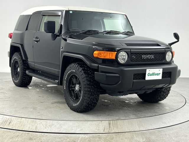 トヨタ ＦＪクルーザー ブラックカラーパッケージ 熊本県 2014(平26)年 5.3万km ブラック/ホワイト 社外ナビ（CN-R500WD）/・AM/FM/CD/DVD/BT/USB/iPod/VTR/フルセグTV/バックカメラ/クルーズコントロール/クリアランスソナー/横滑り防止装置/キセノンヘッドライト/フォグランプ/ヘッドライトレベライザー/ETC/純正フロアマット/社外１７インチアルミホイール/リモコンキー/ドアバイザー