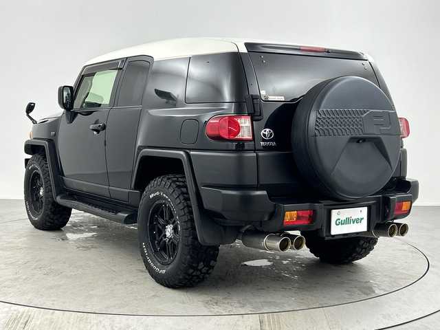 トヨタ ＦＪクルーザー ブラックカラーパッケージ 熊本県 2014(平26)年 5.3万km ブラック/ホワイト 社外ナビ（CN-R500WD）/・AM/FM/CD/DVD/BT/USB/iPod/VTR/フルセグTV/バックカメラ/クルーズコントロール/クリアランスソナー/横滑り防止装置/キセノンヘッドライト/フォグランプ/ヘッドライトレベライザー/ETC/純正フロアマット/社外１７インチアルミホイール/リモコンキー/ドアバイザー