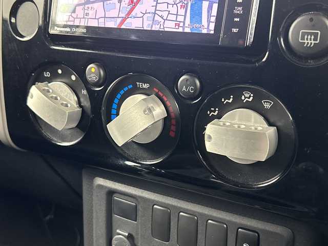 トヨタ ＦＪクルーザー ブラックカラーパッケージ 熊本県 2014(平26)年 5.3万km ブラック/ホワイト 社外ナビ（CN-R500WD）/・AM/FM/CD/DVD/BT/USB/iPod/VTR/フルセグTV/バックカメラ/クルーズコントロール/クリアランスソナー/横滑り防止装置/キセノンヘッドライト/フォグランプ/ヘッドライトレベライザー/ETC/純正フロアマット/社外１７インチアルミホイール/リモコンキー/ドアバイザー