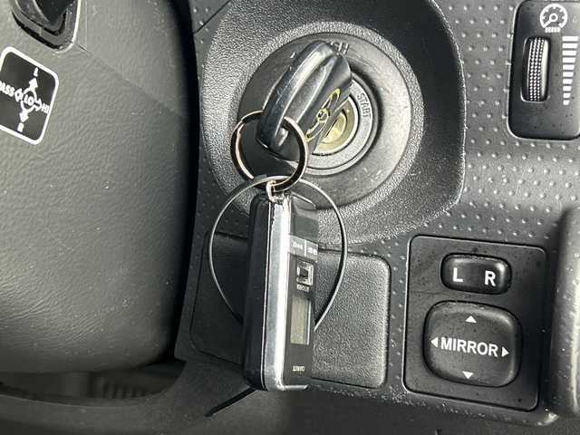 トヨタ ＦＪクルーザー ブラックカラーパッケージ 熊本県 2014(平26)年 5.3万km ブラック/ホワイト 社外ナビ（CN-R500WD）/・AM/FM/CD/DVD/BT/USB/iPod/VTR/フルセグTV/バックカメラ/クルーズコントロール/クリアランスソナー/横滑り防止装置/キセノンヘッドライト/フォグランプ/ヘッドライトレベライザー/ETC/純正フロアマット/社外１７インチアルミホイール/リモコンキー/ドアバイザー