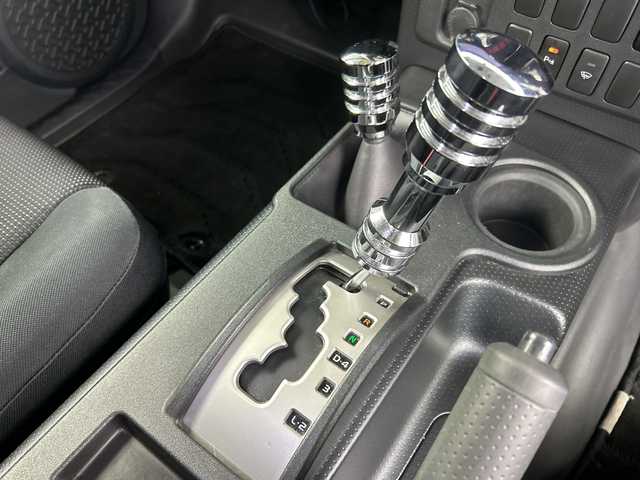 トヨタ ＦＪクルーザー ブラックカラーパッケージ 熊本県 2014(平26)年 5.3万km ブラック/ホワイト 社外ナビ（CN-R500WD）/・AM/FM/CD/DVD/BT/USB/iPod/VTR/フルセグTV/バックカメラ/クルーズコントロール/クリアランスソナー/横滑り防止装置/キセノンヘッドライト/フォグランプ/ヘッドライトレベライザー/ETC/純正フロアマット/社外１７インチアルミホイール/リモコンキー/ドアバイザー