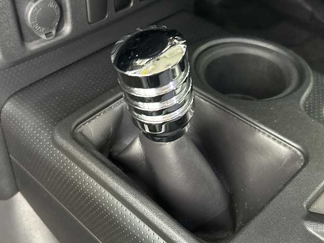 トヨタ ＦＪクルーザー ブラックカラーパッケージ 熊本県 2014(平26)年 5.3万km ブラック/ホワイト 社外ナビ（CN-R500WD）/・AM/FM/CD/DVD/BT/USB/iPod/VTR/フルセグTV/バックカメラ/クルーズコントロール/クリアランスソナー/横滑り防止装置/キセノンヘッドライト/フォグランプ/ヘッドライトレベライザー/ETC/純正フロアマット/社外１７インチアルミホイール/リモコンキー/ドアバイザー