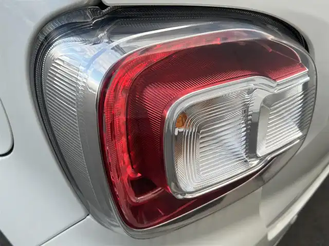 トヨタ パッソ モーダ　S 秋田県 2016(平28)年 5.3万km パールホワイトⅢ ４WD/寒冷地仕様/スマートアシスト２/衝突回避支援ブレーキ/誤発進抑制機能/車線逸脱警報/先行車発進お知らせ機能/アイドリングストップ/横滑り防止装置/運転席シートヒーター/LEDヘッドライト/カロッツェリアオーディオ・CD再生・USB・AUX接続・AMFMチューナー/オートエアコン/フロントベンチシート/ドアミラーウインカー/社外14インチアルミホイール/純正フロアマット/ドアバイザー