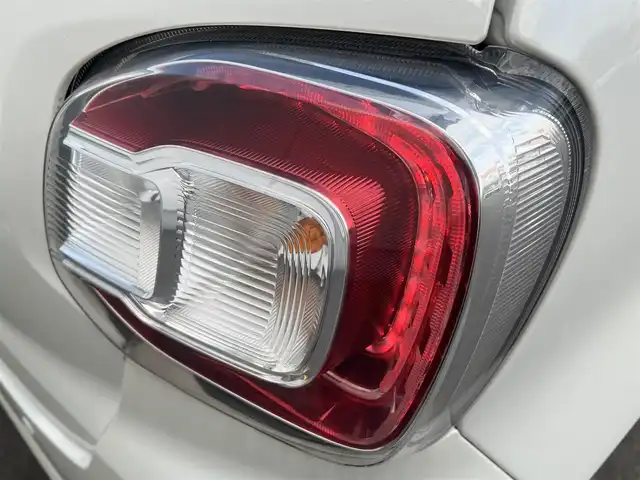 トヨタ パッソ モーダ　S 秋田県 2016(平28)年 5.3万km パールホワイトⅢ ４WD/寒冷地仕様/スマートアシスト２/衝突回避支援ブレーキ/誤発進抑制機能/車線逸脱警報/先行車発進お知らせ機能/アイドリングストップ/横滑り防止装置/運転席シートヒーター/LEDヘッドライト/カロッツェリアオーディオ・CD再生・USB・AUX接続・AMFMチューナー/オートエアコン/フロントベンチシート/ドアミラーウインカー/社外14インチアルミホイール/純正フロアマット/ドアバイザー