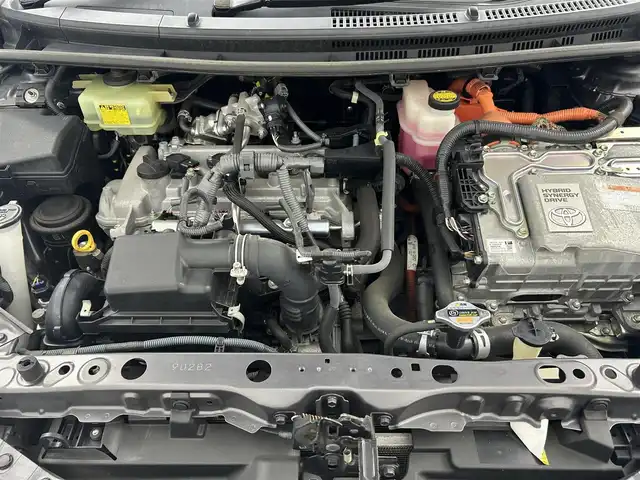トヨタ アクア G 千葉県 2012(平24)年 10.6万km グレーメタリック 純正７型ナビ（NSZT-W62G）/（AM＆FM＆Bluetooth＆フルセグTV＆CD＆DVD/ＥＴＣ　/エアロパーツ（F・S・R）/禁煙（前オーナー申告）　/ＨＩＤヘッドライト（オートライト付き）/フォグランプ　/電動格納サイドミラー　/１２Ｖシガーソケット　/ステアリングスイッチ　/バックカメラ　/ドアバイザー　/ＥＶモード/ヘッドライトレベライザー/ISOFIX/ECOモード/アイドリングストップ/プッシュスタート/ウィンカーミラー