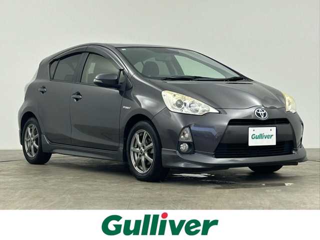 トヨタ アクア G 千葉県 2012(平24)年 10.6万km グレーメタリック 純正７型ナビ（NSZT-W62G）/（AM＆FM＆Bluetooth＆フルセグTV＆CD＆DVD/ＥＴＣ　/エアロパーツ（F・S・R）/禁煙（前オーナー申告）　/ＨＩＤヘッドライト（オートライト付き）/フォグランプ　/電動格納サイドミラー　/１２Ｖシガーソケット　/ステアリングスイッチ　/バックカメラ　/ドアバイザー　/ＥＶモード/ヘッドライトレベライザー/ISOFIX/ECOモード/アイドリングストップ/プッシュスタート/ウィンカーミラー