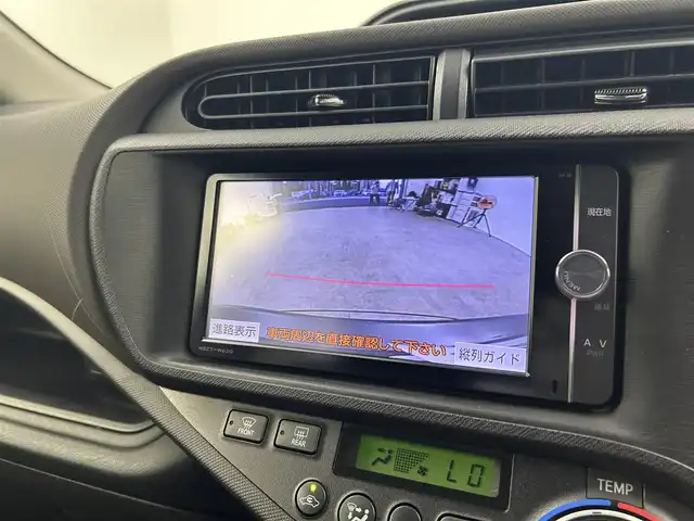 トヨタ アクア G 千葉県 2012(平24)年 10.6万km グレーメタリック 純正７型ナビ（NSZT-W62G）/（AM＆FM＆Bluetooth＆フルセグTV＆CD＆DVD/ＥＴＣ　/エアロパーツ（F・S・R）/禁煙（前オーナー申告）　/ＨＩＤヘッドライト（オートライト付き）/フォグランプ　/電動格納サイドミラー　/１２Ｖシガーソケット　/ステアリングスイッチ　/バックカメラ　/ドアバイザー　/ＥＶモード/ヘッドライトレベライザー/ISOFIX/ECOモード/アイドリングストップ/プッシュスタート/ウィンカーミラー