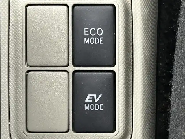 トヨタ アクア G 千葉県 2012(平24)年 10.6万km グレーメタリック 純正７型ナビ（NSZT-W62G）/（AM＆FM＆Bluetooth＆フルセグTV＆CD＆DVD/ＥＴＣ　/エアロパーツ（F・S・R）/禁煙（前オーナー申告）　/ＨＩＤヘッドライト（オートライト付き）/フォグランプ　/電動格納サイドミラー　/１２Ｖシガーソケット　/ステアリングスイッチ　/バックカメラ　/ドアバイザー　/ＥＶモード/ヘッドライトレベライザー/ISOFIX/ECOモード/アイドリングストップ/プッシュスタート/ウィンカーミラー