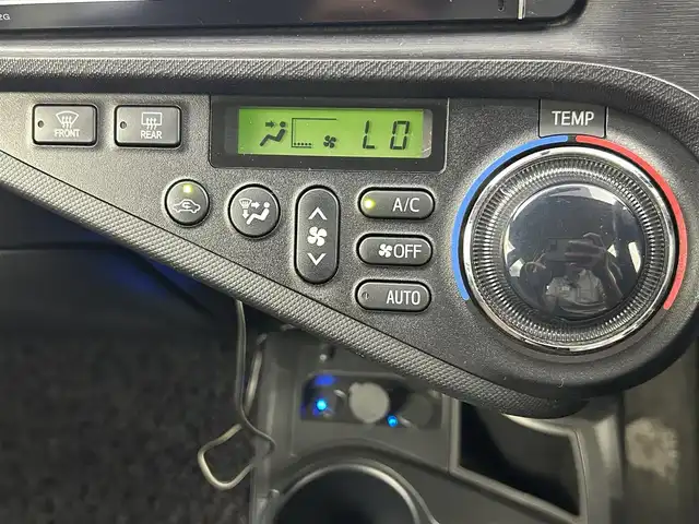 トヨタ アクア G 千葉県 2012(平24)年 10.6万km グレーメタリック 純正７型ナビ（NSZT-W62G）/（AM＆FM＆Bluetooth＆フルセグTV＆CD＆DVD/ＥＴＣ　/エアロパーツ（F・S・R）/禁煙（前オーナー申告）　/ＨＩＤヘッドライト（オートライト付き）/フォグランプ　/電動格納サイドミラー　/１２Ｖシガーソケット　/ステアリングスイッチ　/バックカメラ　/ドアバイザー　/ＥＶモード/ヘッドライトレベライザー/ISOFIX/ECOモード/アイドリングストップ/プッシュスタート/ウィンカーミラー