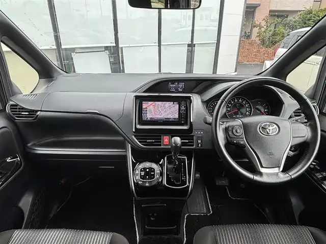 トヨタ ヴォクシー ZS 煌Ⅱ 宮城県 2020(令2)年 9.8万km ブラック 登録時走行距離97481km/純正ナビ/フルセグＴＶ/ＣＤ／ＤＶＤ／Ｂｌｕｅｔｏｏｔｈ/後席モニター/クルーズコントロール/デュアルエアコン/両側パワースライド/スペアキー/ドアバイザー/エアロパーツ/ETC/スマートキー/電動格納ミラー/バックカメラ/コーナーセンサー/純正アルミホイール/純正フロアマット/LEDライト