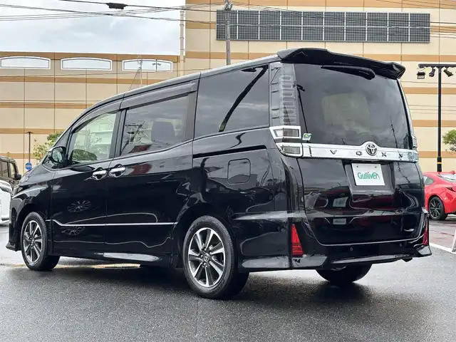 トヨタ ヴォクシー ZS 煌Ⅱ 宮城県 2020(令2)年 9.8万km ブラック 登録時走行距離97481km/純正ナビ/フルセグＴＶ/ＣＤ／ＤＶＤ／Ｂｌｕｅｔｏｏｔｈ/後席モニター/クルーズコントロール/デュアルエアコン/両側パワースライド/スペアキー/ドアバイザー/エアロパーツ/ETC/スマートキー/電動格納ミラー/バックカメラ/コーナーセンサー/純正アルミホイール/純正フロアマット/LEDライト
