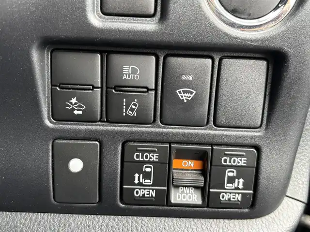 トヨタ ヴォクシー ZS 煌Ⅱ 宮城県 2020(令2)年 9.8万km ブラック 登録時走行距離97481km/純正ナビ/フルセグＴＶ/ＣＤ／ＤＶＤ／Ｂｌｕｅｔｏｏｔｈ/後席モニター/クルーズコントロール/デュアルエアコン/両側パワースライド/スペアキー/ドアバイザー/エアロパーツ/ETC/スマートキー/電動格納ミラー/バックカメラ/コーナーセンサー/純正アルミホイール/純正フロアマット/LEDライト