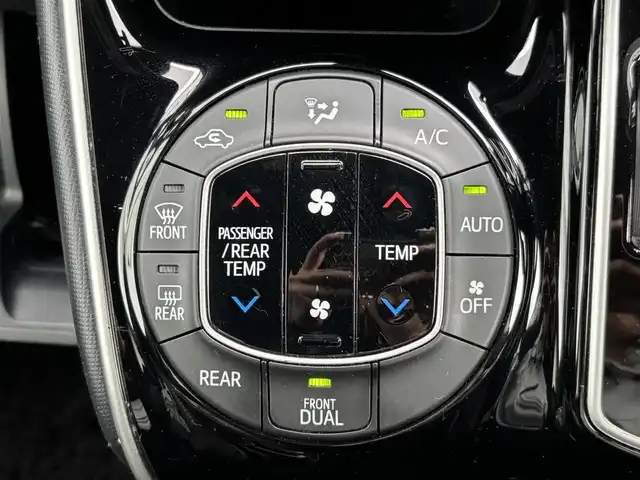 トヨタ ヴォクシー ZS 煌Ⅱ 宮城県 2020(令2)年 9.8万km ブラック 登録時走行距離97481km/純正ナビ/フルセグＴＶ/ＣＤ／ＤＶＤ／Ｂｌｕｅｔｏｏｔｈ/後席モニター/クルーズコントロール/デュアルエアコン/両側パワースライド/スペアキー/ドアバイザー/エアロパーツ/ETC/スマートキー/電動格納ミラー/バックカメラ/コーナーセンサー/純正アルミホイール/純正フロアマット/LEDライト