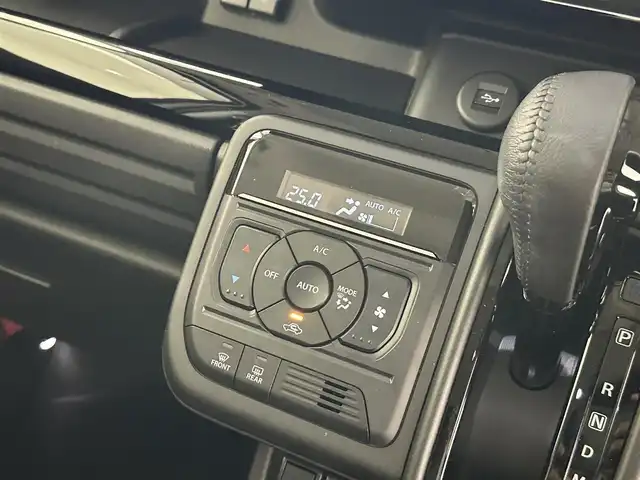 スズキ スペーシア カスタム HYBRID XS ターボ 滋賀県 2025(令7)年 0.4万km ピュアホワイトパール/ブラック2トーン 純正9インチナビ/Bluetooth/フルセグTV/HDMI/USB/DVD/Android Auto/Apple CarPlay/全方位カメラ/追従クルーズコントロール/両側パワースライドドア/ハーフレザーシート/シートヒーター/ステアリングヒーター/前後ドライブレコーダー/ETC